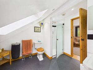 EN-SUITE BATHROOM- click for photo gallery